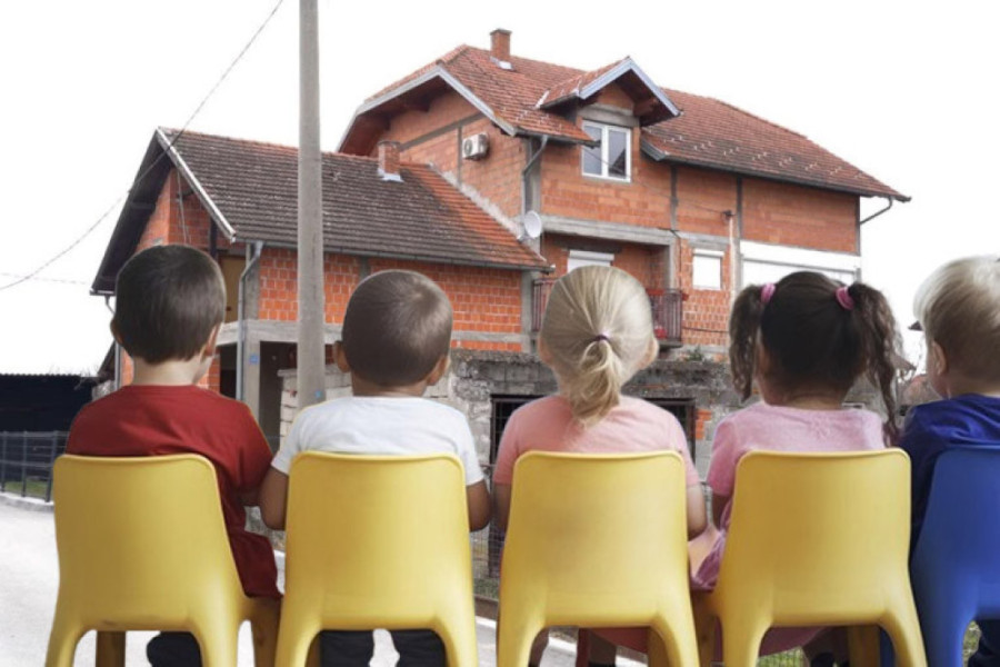 Za 300 evra odvodili decu u kuću strave! Optuženo 12 roditelja zbog užasa u Brčkom