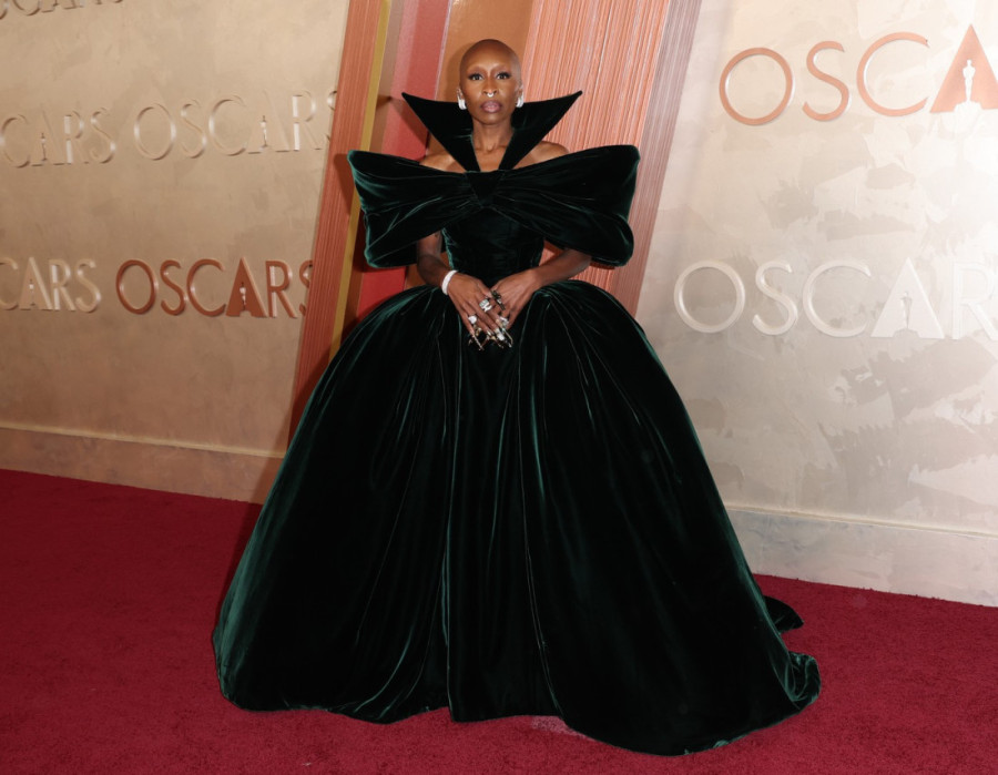 Ovo je 10 najboljih modnih izdanja sa dodele Oskara: Za haljinu Depove ćerke 515 sati rada, za Seleninu 16 hiljada kristala i perli (FOTO)