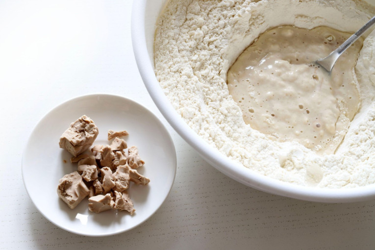 Recept dana: Mekano lisnato pecivo sa karamelom je bolje od kroasana, osvaja sve ljubitelje slatkog