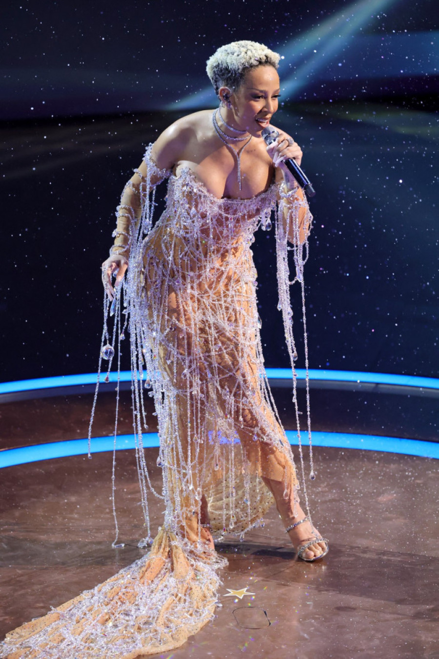 Izrađivalo je 46 ljudi i to 5.600 sati: Haljina Dodže Ket slavi žensku moć, a inspirisana je kolekcijom iz 1953.