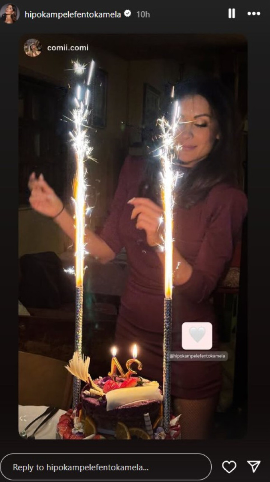 Dragana Mićalović uz harmoniku proslavila 34. rođendan: Glumica u minijaturnoj haljini oduvala svećice!