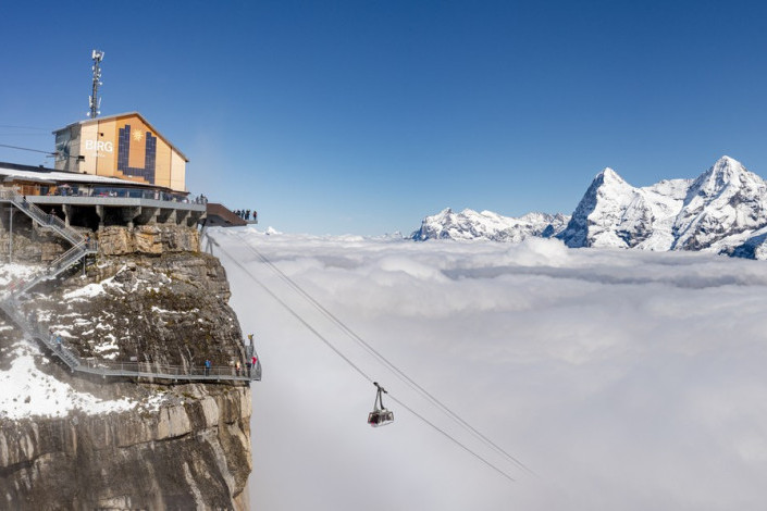 Do ovog sela stiže se najstrmijom žičarom na svetu: Samo četiri minuta do mesta koje je obožavala Rita Hejvort (FOTO)