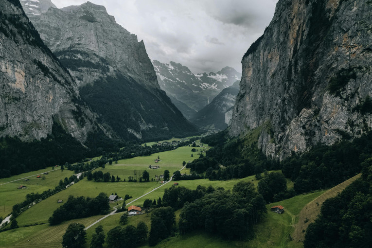 Lavina progutala skijaše! Troje mrtvih, dvoje nestalo!