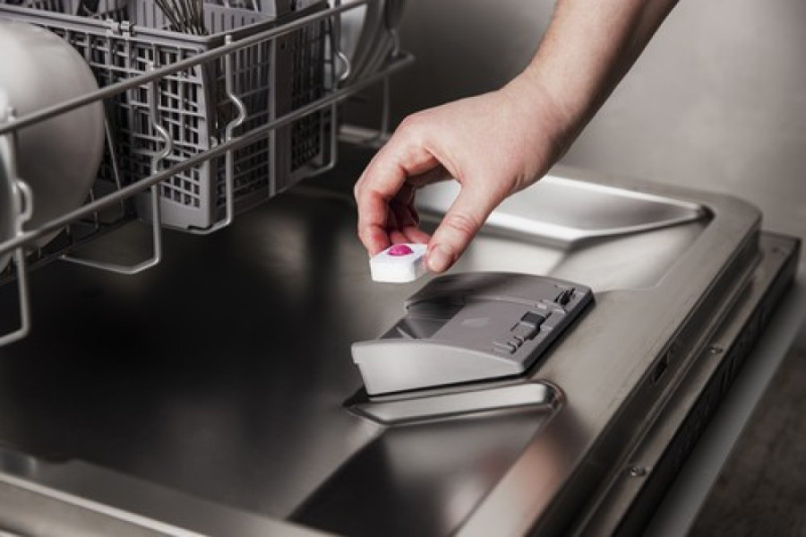 Kad vam tata kaže: Ova četiri kućna posla treba odmah da obavite, a nijedan ne traje duže od pet minuta (VIDEO)