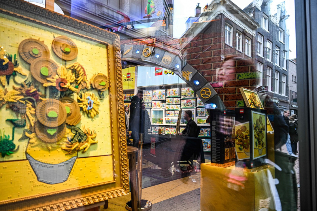 Čuvena Van Gogova slika od lego kocaka: Ljudi čekaju u redovima da dođu do nje (FOTO)