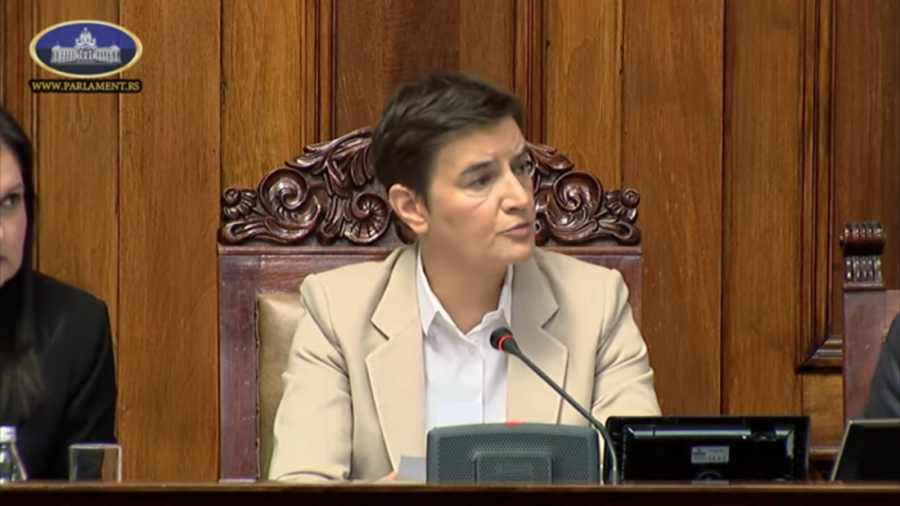 Završena sednica parlamenta: Brnabić najavila da UKP ulazi u Skupštinu, opozicija pravila haos, bacala jaja i dimne bombe!  (FOTO/VIDEO)