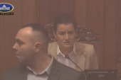 Ana Brnabić pozvala da Skupština nastavi rad nakon nereda koje je izazvala opozicija: "Srbija nikada neće stati!"