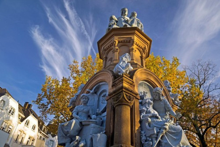 Put u Vupertal: Nemački grad sa "letećom" železnicom - nikoga ne ostavlja ravnodušnim