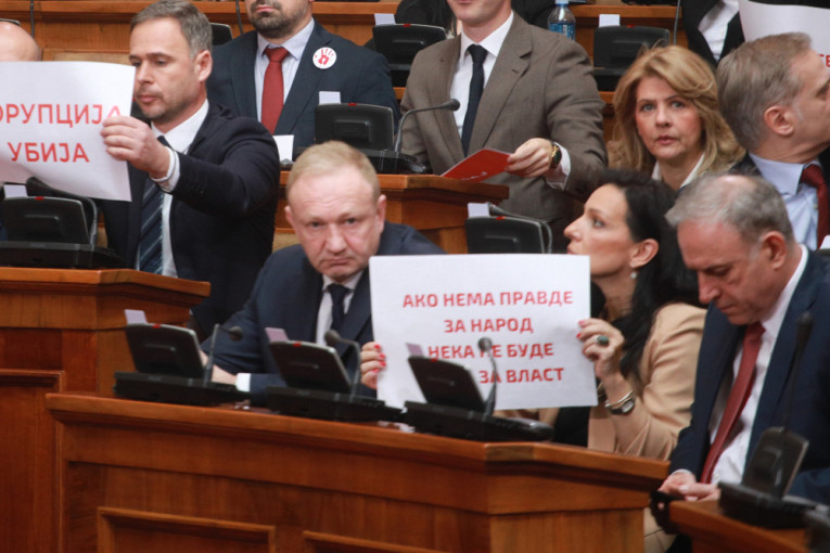 Tajkun Đilas naredio teroristički napad u Skupštini! Još se time hvali na mrežama: Pumpamo! (VIDEO)