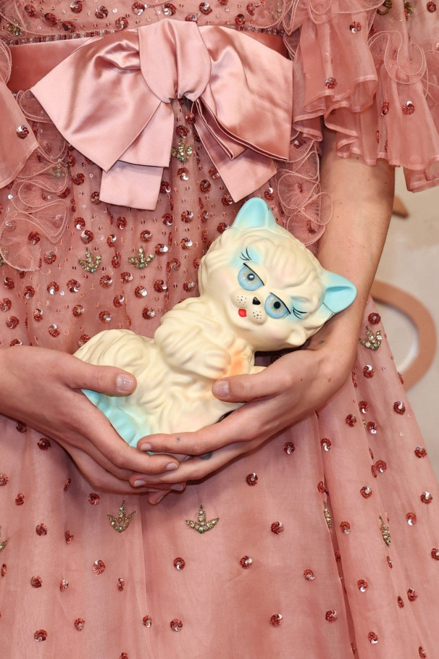 Koje trendove nam je servirala ovogodišnja dodela Oskara? Zvezde uvek najavljuju šta će se nositi (FOTO)