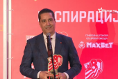 Sferopulos najbolji trener SD Crvena zvezda, govorio na srpskom, trofej mu uručio Milojević