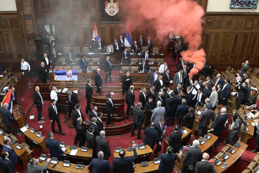 Skupština završila rad, sutra se nastavlja rasprava o amandmanima - Brnabić: Institucije Republike se neće povlačiti pred nasiljem (VIDEO)