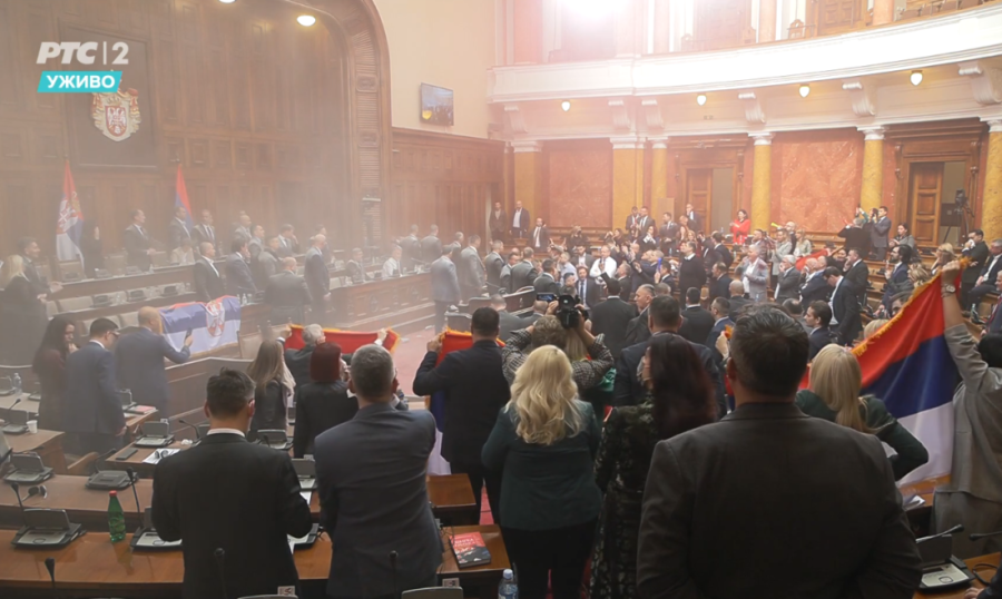 Vučić na Pinku o divljanju opozicije: Uneli su dimne bombe na prevaru, zahtevam krivičnu odgovornost!