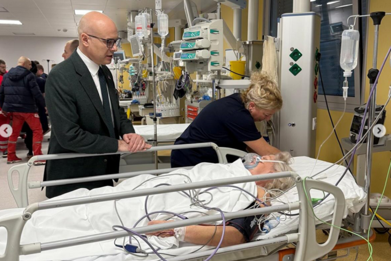 Vučević obišao povređenu narodnu poslanicu Jasminu Obradović