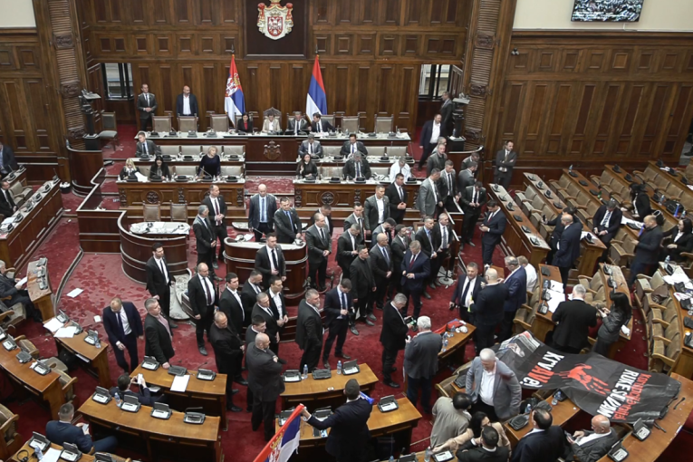 Samo što nisu zaplakali na hrvatskoj televiziji! Vučić ostaje na vlasti, džabe se srpska opozicija "trudi" (VIDEO)