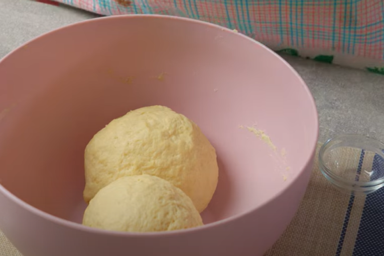 Recept dana: Posna štrudla sa makom - mekano testo koje vas vraća u detinjstvo