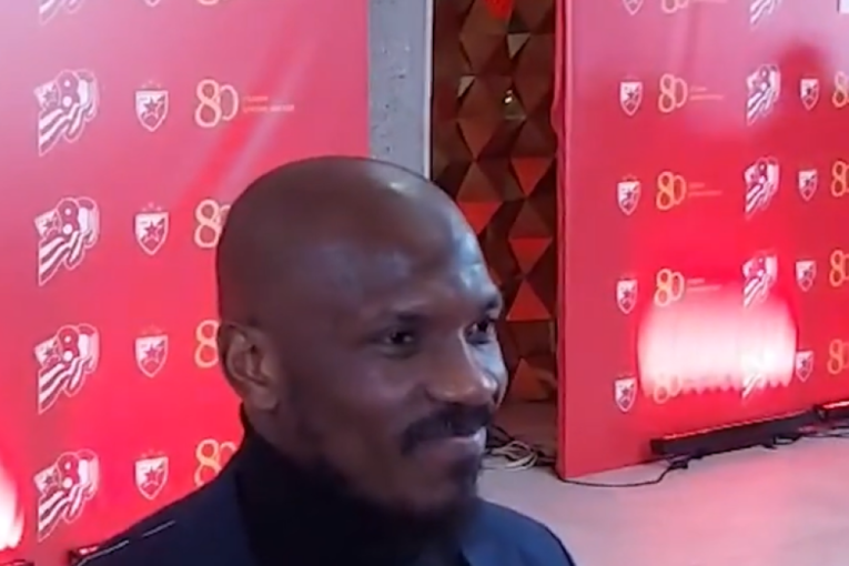 Zvezda ga uvek vuče nazad: Veliki ljubimac navijača uveličao rođendan (VIDEO)