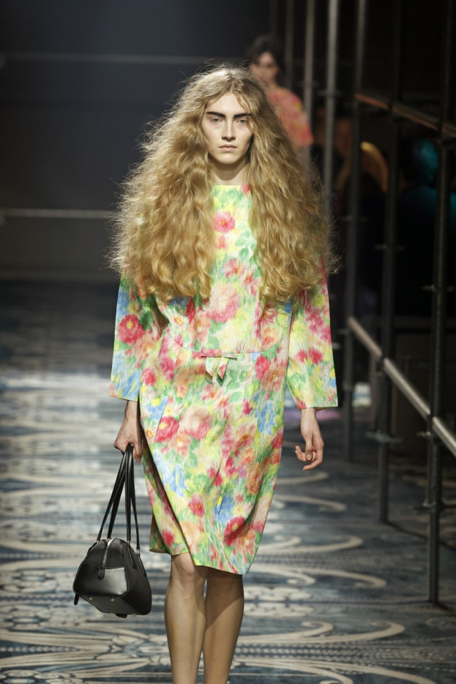 Neuredne punđe i razbarušeni repovi: Pradina revija izazvala je pravu pometnju na internetu (FOTO/VIDEO)