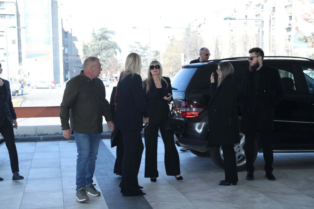 Završena komemoracija Saši Popoviću: Ispraćen velikim aplauzom (FOTO/VIDEO)