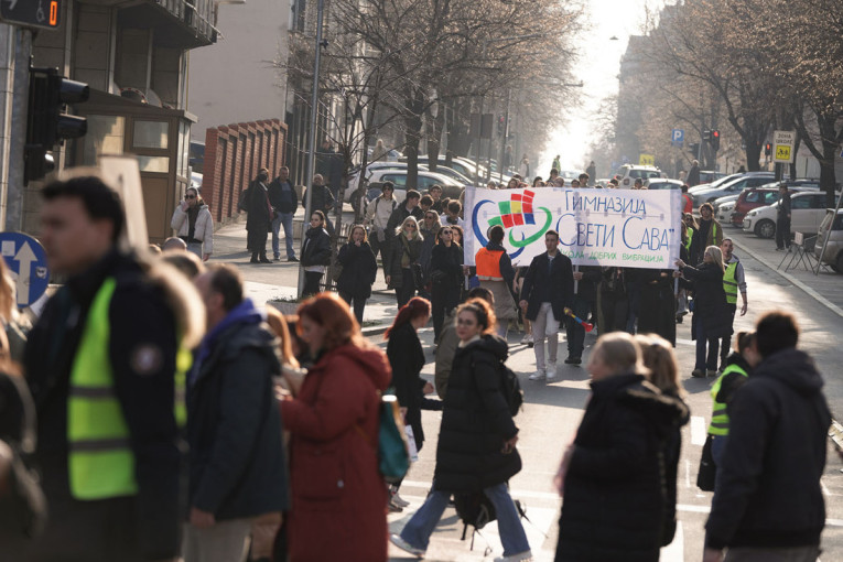 Profesori, plata se zarađuje u učionici a ne na ulici!