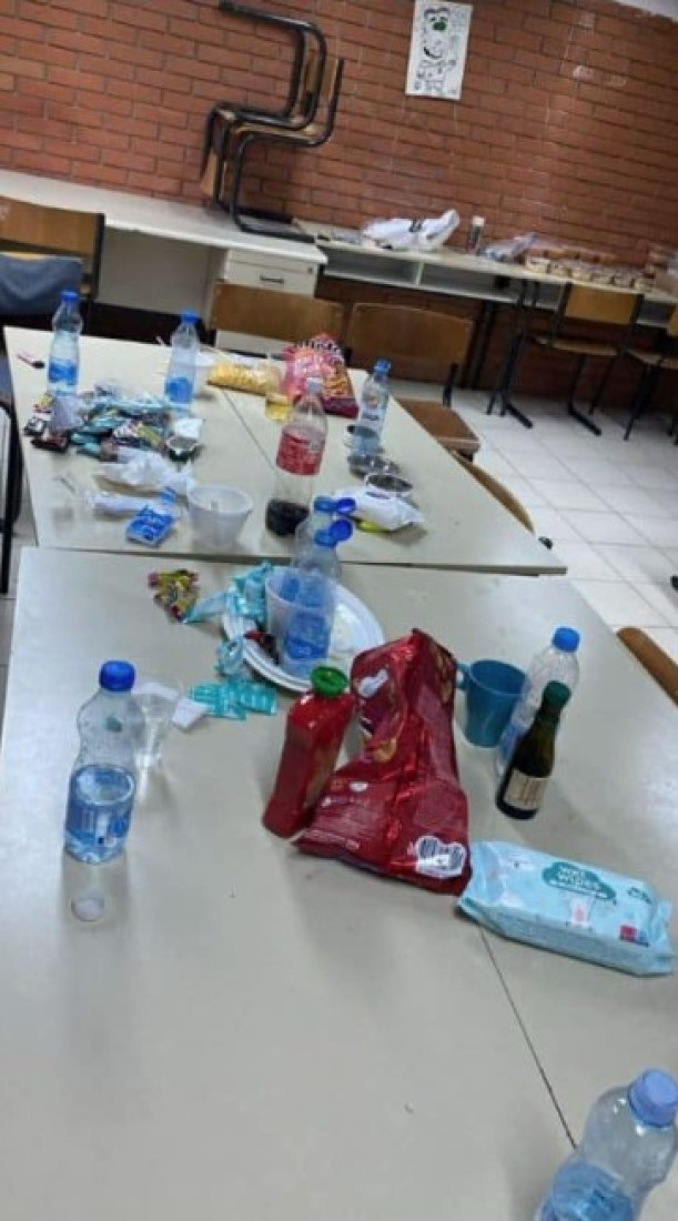 Užas! Zaraza na Pravnom fakultetu u najavi! Smeće, ostaci od hrane i prljavština! Zar je ovo srpska budućnost?