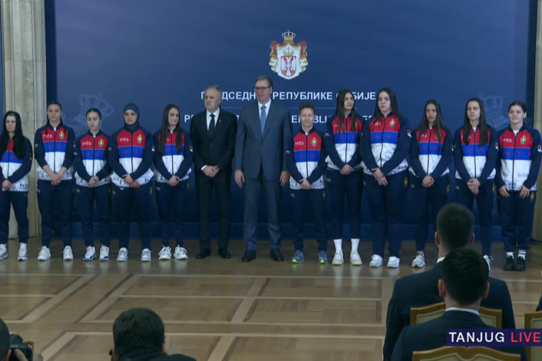 Predsednik Srbije Aleksandar Vučić primio bokserke pred početak Svetskog prvenstva u Nišu: Želim vam da dosanjate svoje snove! (GALERIJA)