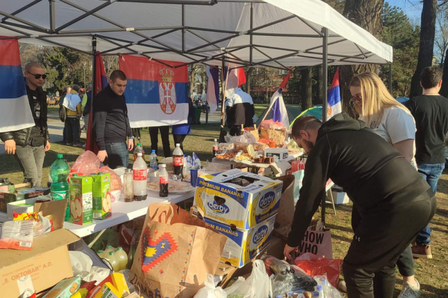 Građani uz studente ispred Predsedništva: "Istrajte!" (VIDEO)