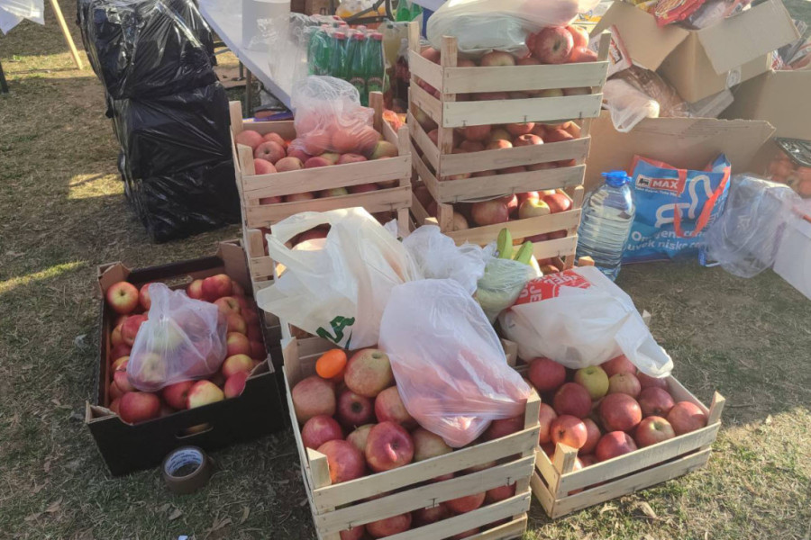 Sugrađani oduševili studente - Žene mesile kifilice i pogačice da bi im donele: Videli smo decu koja se bore da ne izgube godinu