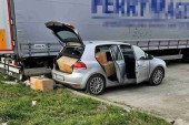 Velika zaplena policije u Novom Sadu: U automobilu pronađen ogroman tovar droge, uhapšena trojica osumnjičenih (FOTO)