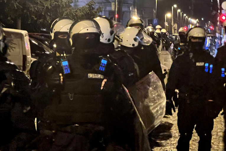 Napadnuti studenti koji žele da nastave da uče! Intervenisala i policija (FOTO)