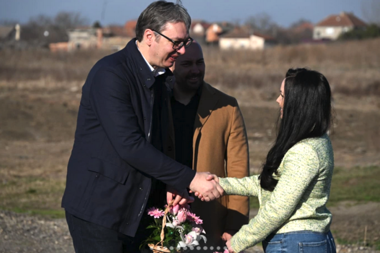 Vučić obišao poljoprivredno gazdinstvo "KMI": Moramo da podižemo Banat i Srem (FOTO)