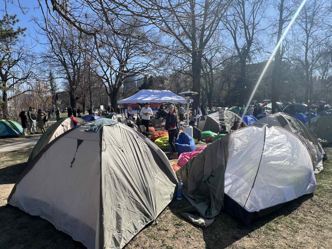 Šolakovi novinari nisu uspeli sa provokacijom u Pionirskom parku! Studenti im poručili - prikažite pravu sliku!