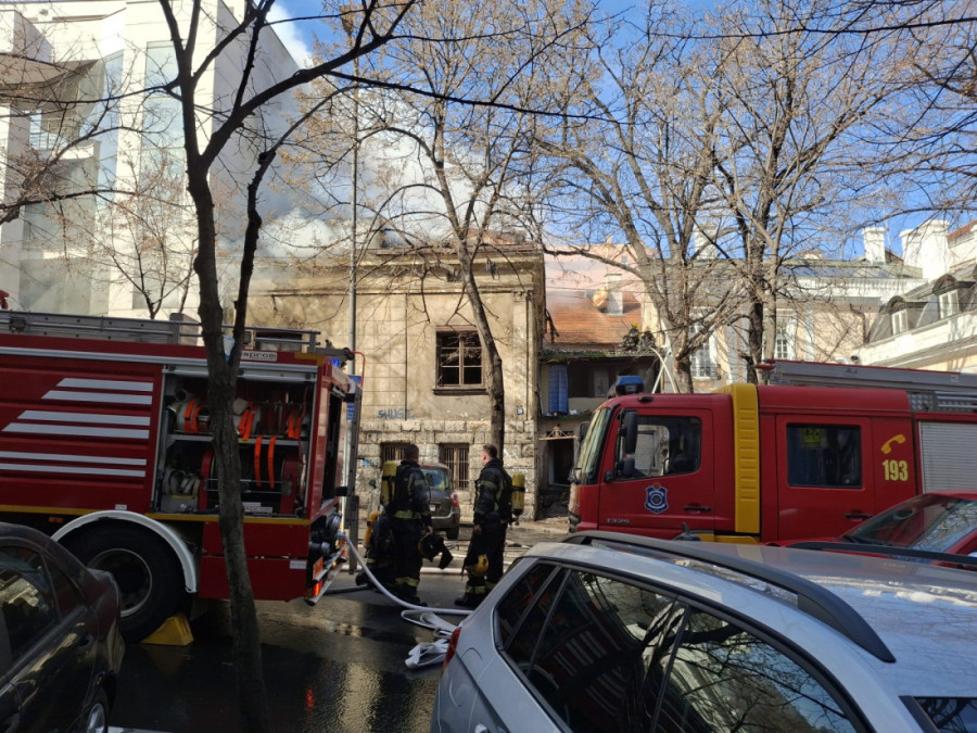 Težak udes kod Sava centra: Jak prasak odjeknuo, na putu delovi automobila! (FOTO)