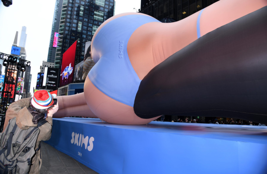 Džinovske grudi i zadnjica u prvom planu: Da li je Kim Kardašijan preterala ovog puta?