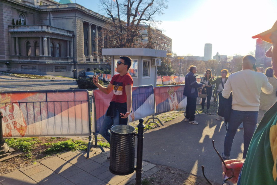 Srbijo, dobro pogledaj: Provokatori došli da vređaju i maltretiraju studente koji hoće da uče! (FOTO/VIDEO)