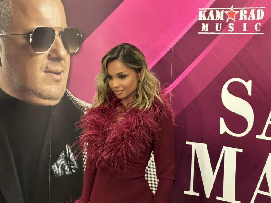 Breskvica provocira! Pokazala izvajanu liniju, a stomak zategnut kao praćka