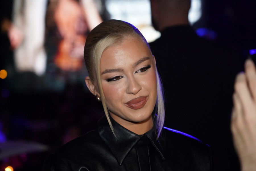 Ovako izgledaju roditelji Eme Radujko! Pevačica podelila nikad viđene fotke: "Nemaju oni šta da mi govore"