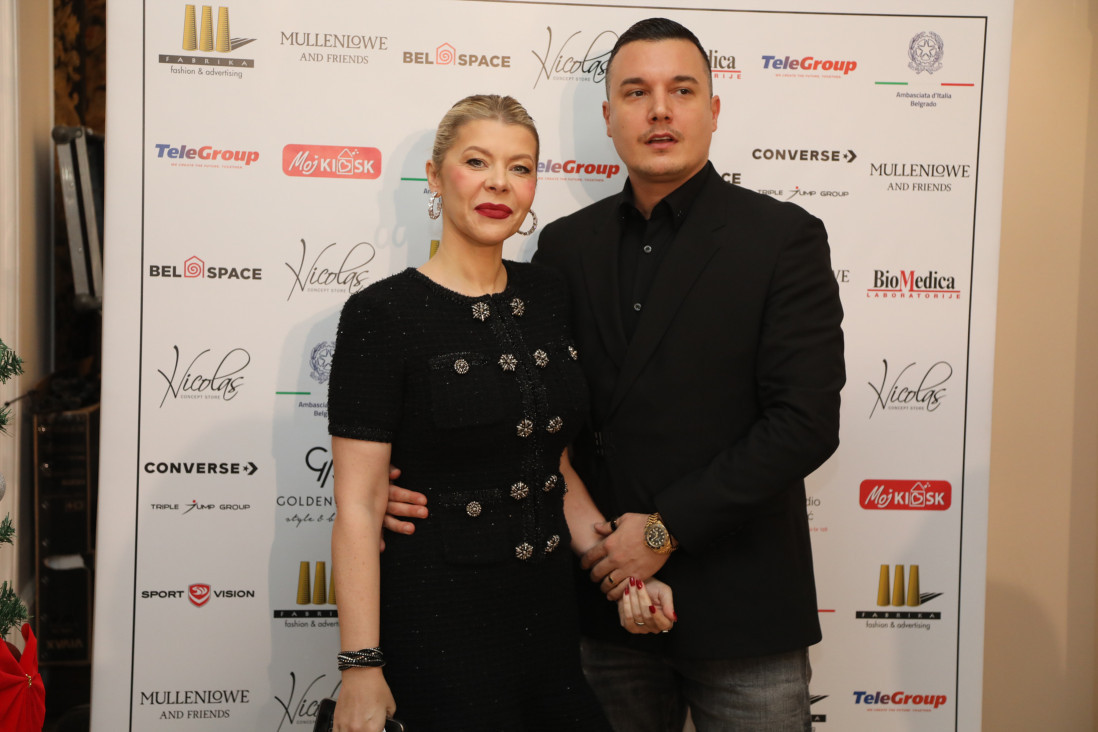 "Ceo dan mi se plače..." Emotivna objava Danijele Karić: Tuga za majkom Hafom ne prolazi