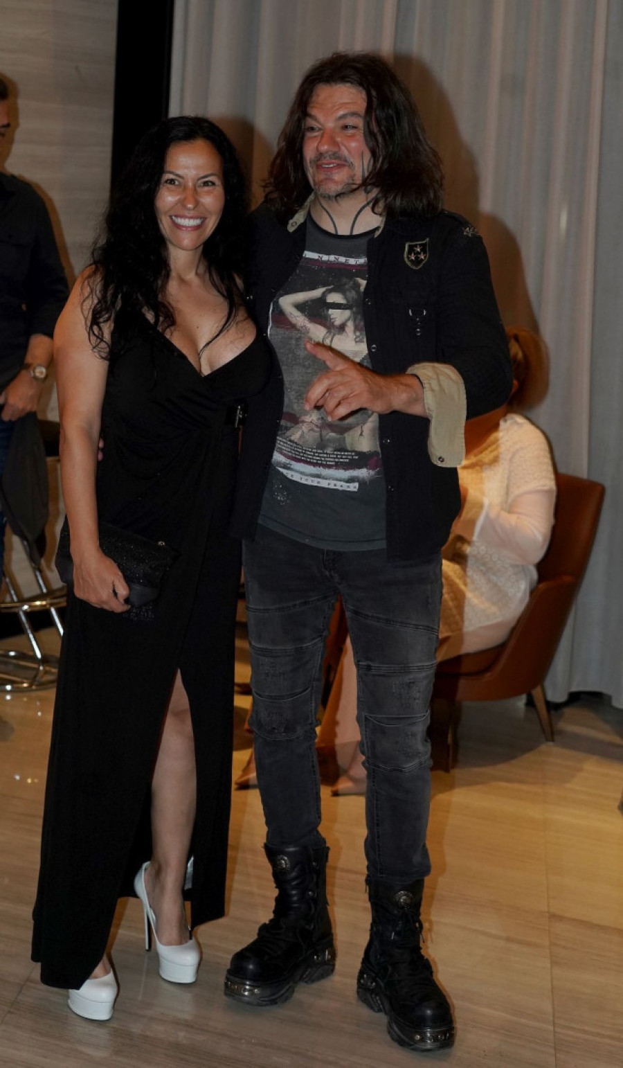 "Tata se drogira, mene je ošišao i tukao" Ćerka Ace iz Amadeus benda iznela šokantne detalje!