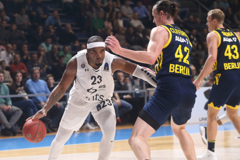 I u Partizanu je bio problematičan: Samjuels je posle toga pravio haos i u Barseloni (FOTO)