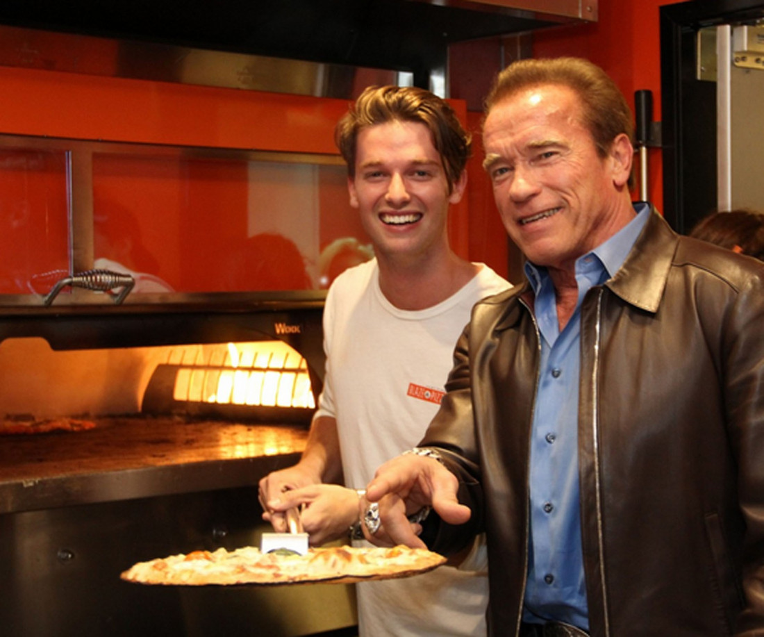 Arnold Švarceneger o golim i gej scenama svog sina u "Belom lotosu": Jedna stvar ga je posebno šokirala (FOTO/VIDEO)