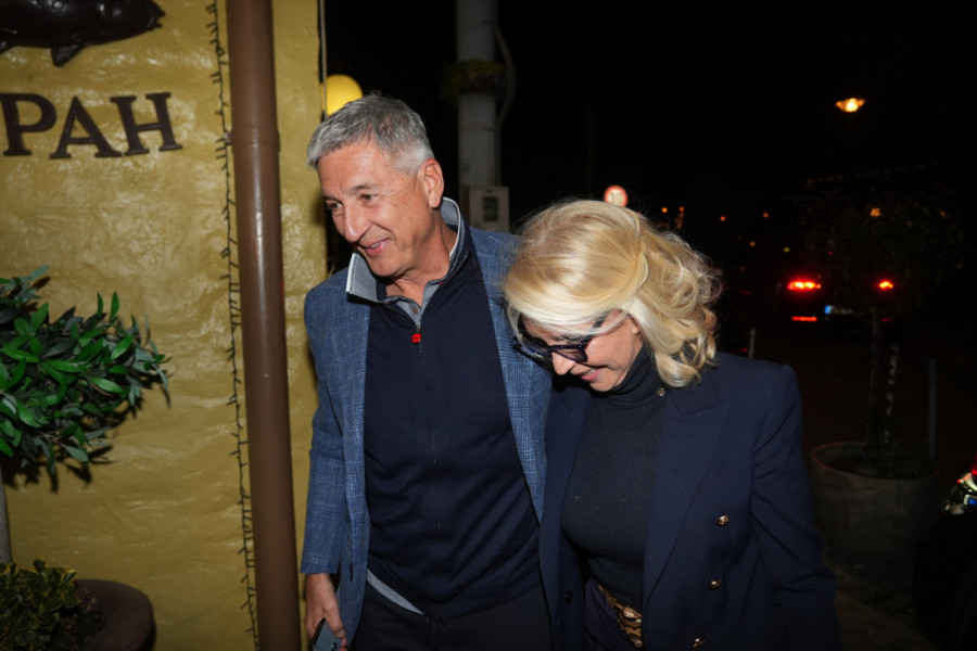 Bivši muž Mire Škorić viđen u javnosti! Od ove žene nije se odvajao (FOTO)