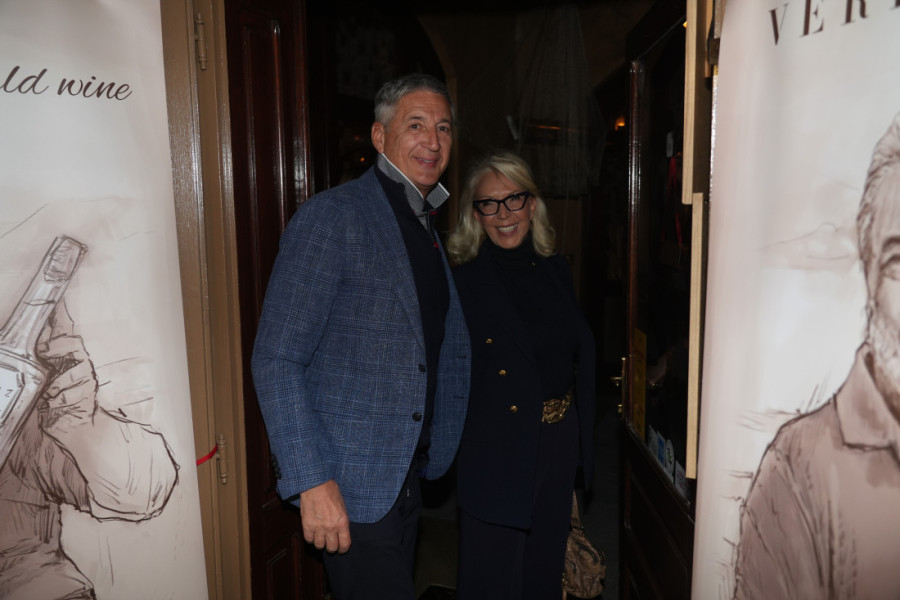 Ovo je sestra ranjenog Vuka Bajruševića! Jednog muža su joj ubili, sada je u braku sa bivšim suprugom ove pevačice