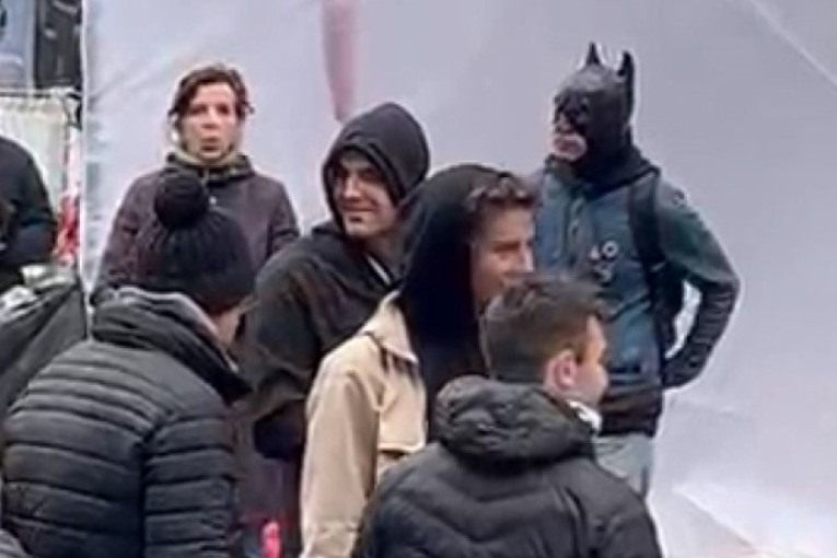 Betmen stigao u pomoć blokaderima! Bizarna scena ispred RTS-a