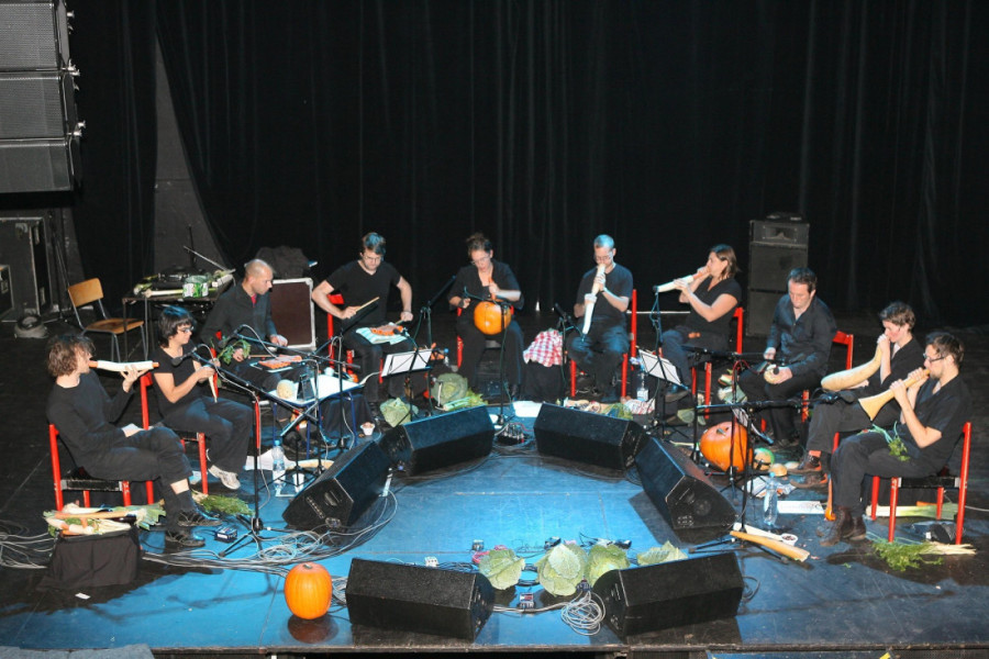 Orkestar koji svira na instrumentima od povrća upisao se u Ginisa: Posle nastupa, stiže supa od rekvizita (VIDEO)