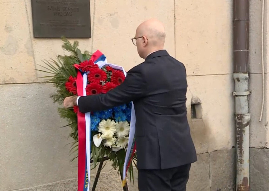 Vučević sa ministrima položio vence na mestu gde je ubijen Zoran Đinđić
