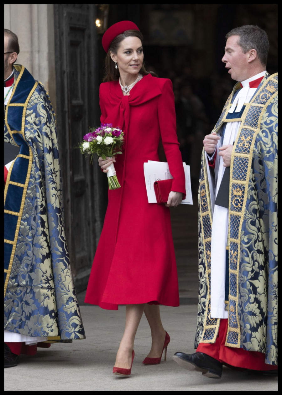 Nežan, elegantan i kraljevski – Kejt Midlton daje novi život detalju koji osvaja Holivud i modne piste (FOTO)