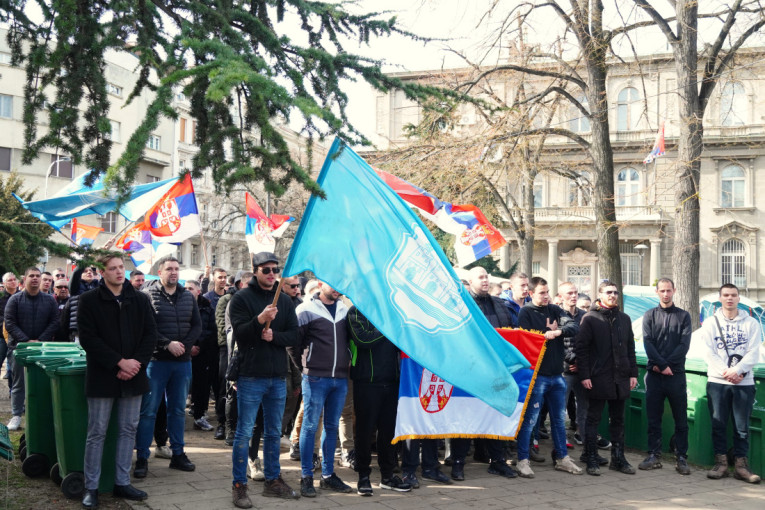 Studenti šestu noć zaredom proveli u Pionirskom parku: Dobili smo samo odgovor rektora Državnog univerziteta u Novom Pazaru