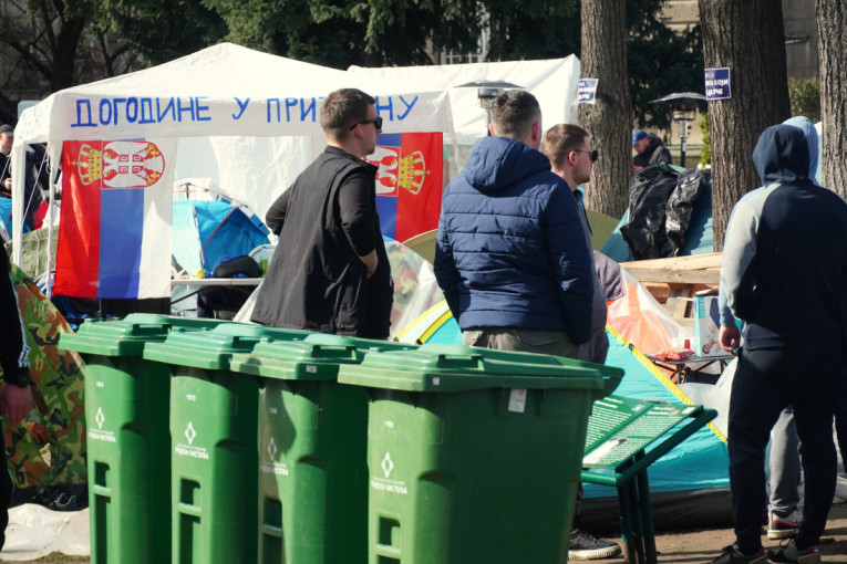 Brnabić: Postalo je ok vređati studente u parku, kocke pred Skupštinom biće uklonjene