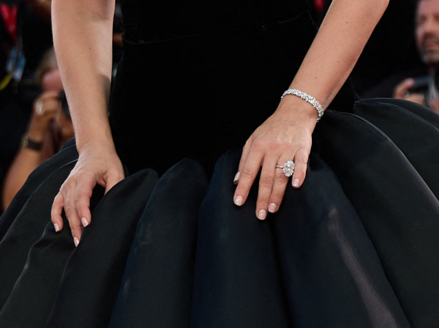 Gaga je pre vereničkog prstena od dva miliona nosila travu na ruci: Evo zašto! (FOTO)